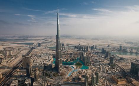 Bine ai venit la Burj Khalifa, cea mai înaltă clădire din lume! Imagini spectaculoase cu zgârie-norul care înţeapă cerul
