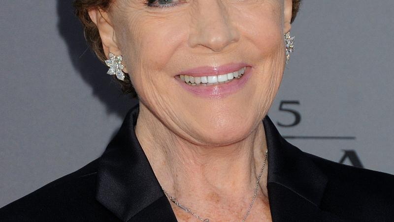 Cum arată acum, la 81 de ani, Julie Andrews, legedara actriță din pelicula “Sunetul muzicii”. Este un model de stil şi eleganţă