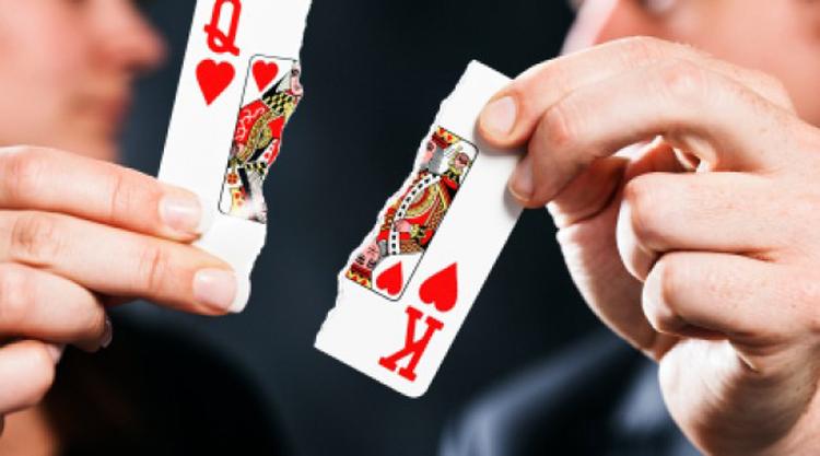 Trei zodii care au șanse mari de despărțir! Sărbătorile i-ar putea prinde vărs&acirc;nd lacrimi amare!