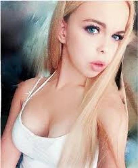 Barbie de România e bombă sexy, dar stai s-o vezi pe mama ei! Arată excepţional!