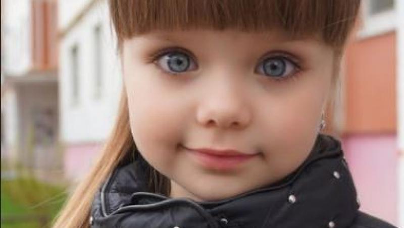 Foto! Ochii ei albaştri au cucerit o lume întreagă! 