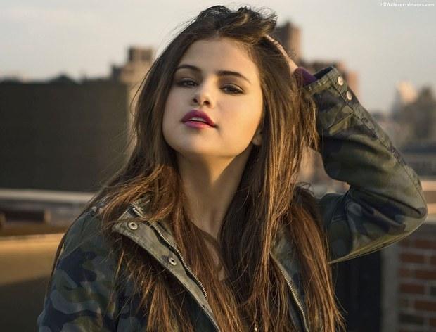 FOTO: Mai ții minte cum arăta Selena în urmă cu 9 ani, când juca în ”The Wizards Of Waverly Place”?