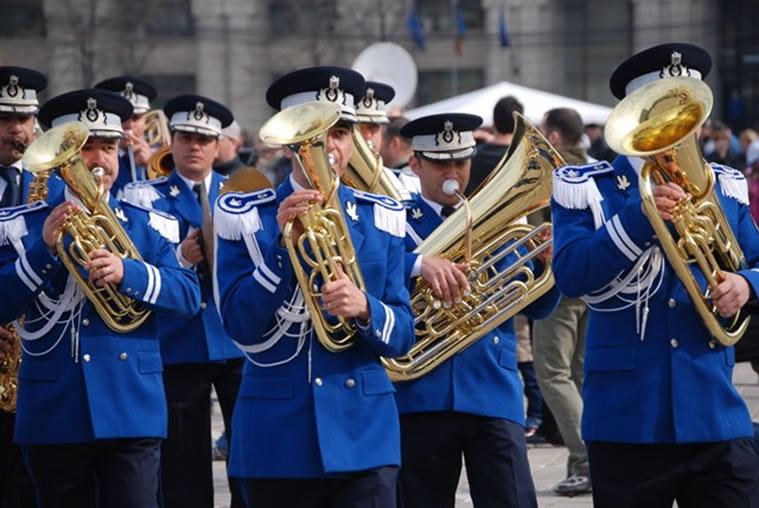 &bdquo;Love Yourself&rdquo; a lui Justin Bieber, c&acirc;ntată chiar de Fanfara Jandarmeriei Rom&acirc;ne! Vei fi cucerit instant! (VIDEO)