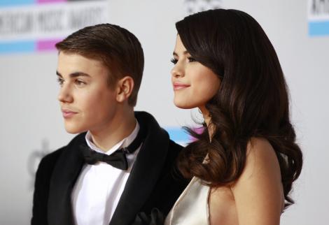 Chiar dacă nu mai sunt împreună, Justin Bieber şi Selena Gomez încă se mai "înţeapă"! De la ce s-au mai luat acum cei doi foşti iubiţi