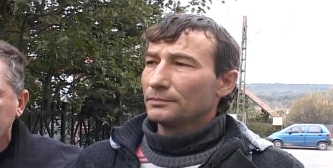 De-a r&acirc;su' - pl&acirc;nsu'! Şi-a lovit soţia cu maşina... &icirc;n glumă: "A alunecat mașina pe iarbă. Am vrut să fac o mică sperietură, o fr&acirc;nare"