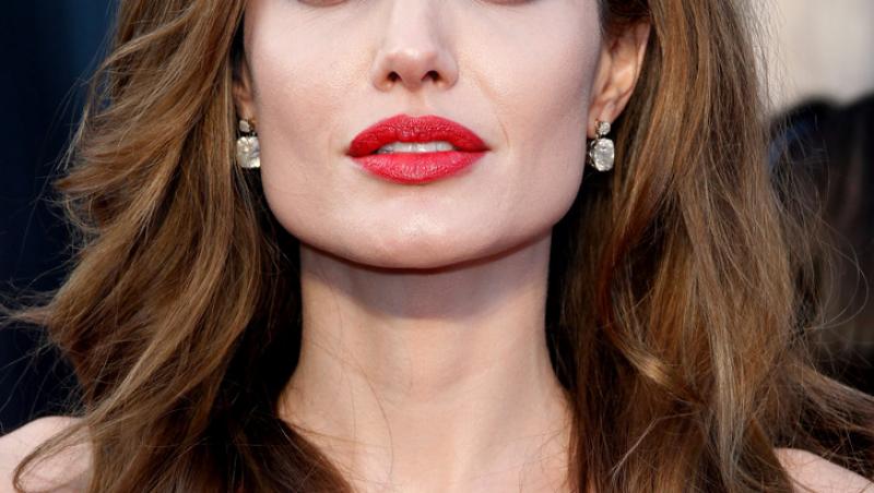 Angelina Jolie e de neoprit! Vedeta vrea să facă o schimbare de zile mari pe corpul ei! Fanii au fost uimiți! (VIDEO)