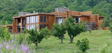 Galerie foto! Aşa arată cea mai scumpă locuinţă din România. Vila din Munţii Buzăului a fost estimată la 2,5 milioane de euro