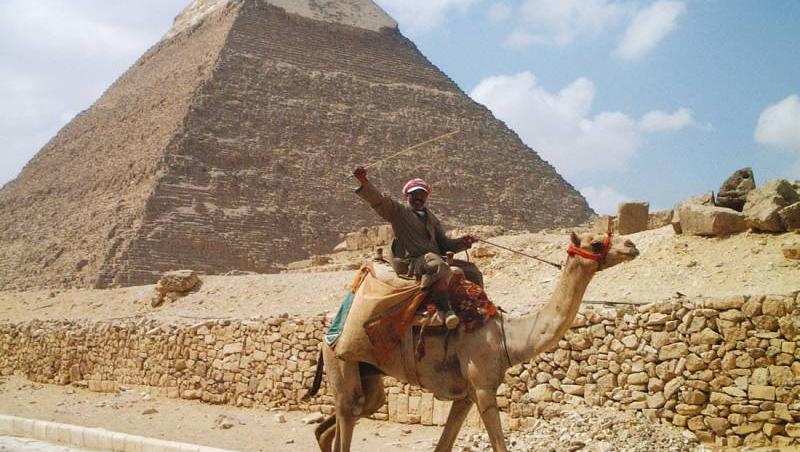 Au renunțat la cămile! Zece egipteni, surprinși în trafic, călare unul peste altul, pe o singură motocicletă. Clip-ul a făcut înconjurul Lumii (VIDEO)