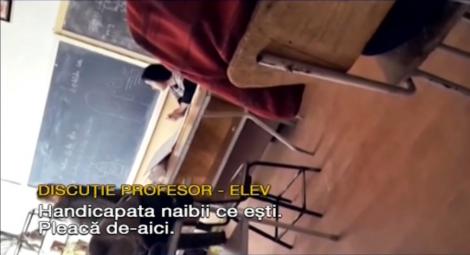Imagini şocante surprinse într-o şcoală din Dâmboviţa! O profesoară, filmată în timp ce se bate cu elevii