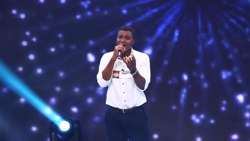 Edwin Enyesobi, din nou la X Factor! Nu i-a ieşit din prima, dar a doua a fost cu noroc. Juraţii, prinşi de moment, l-au acompaniat
