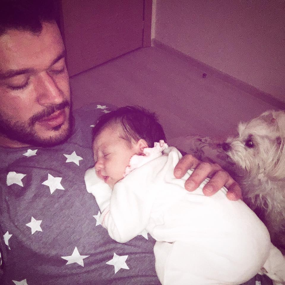 Ce asemănare... Fiica Biancăi Drăgușanu este copia la indigo a tatălui său!