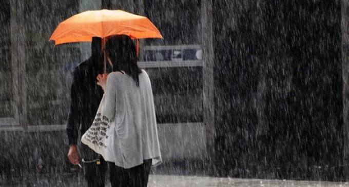 &Icirc;n octombrie, se poartă umbrela! Vreme instabilă și rece la &icirc;nceput de toamnă