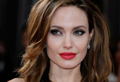 Ce va face Angelina Jolie după ce a rămas singură cu șase copii de crescut. "Shoot Like a Girl", un proiect inedit!