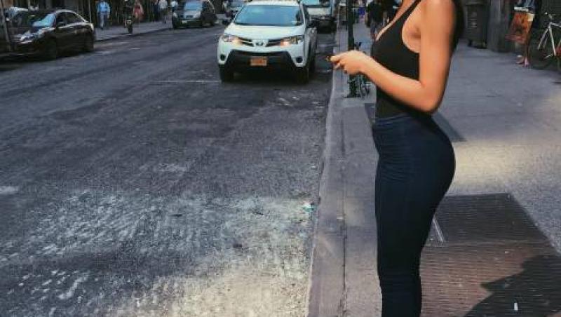 Să nu uităm să privim... strada! Cele mai frumoase trecătoare s-au întors!