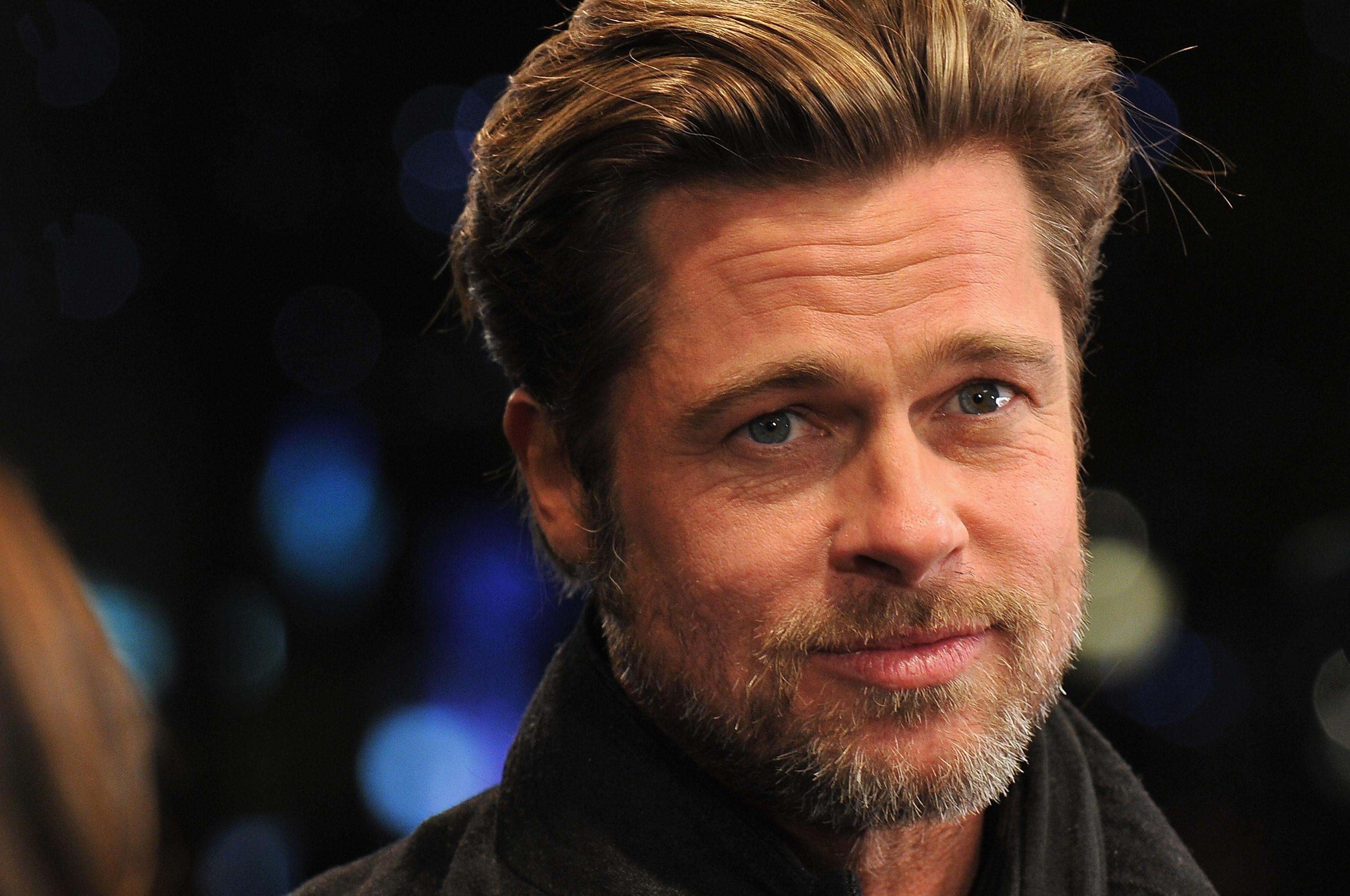 Artistă celebră, consolare pentru Brad Pitt după divorț? "Am fost prin preajmă c&acirc;nd Angelina nu se comporta deloc drăguț!"