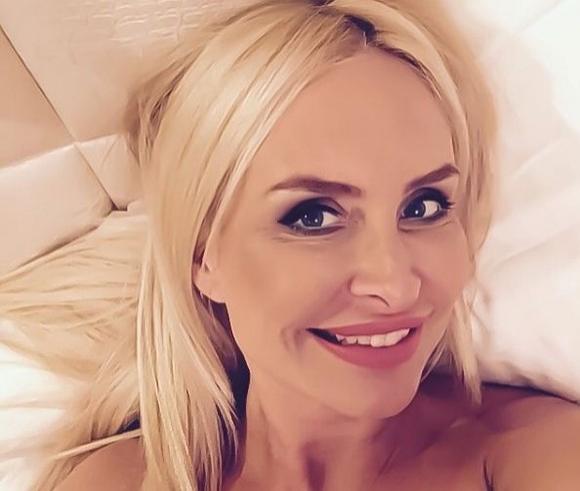 Vica Blochina, schimbare radicală. Blonda și-a scos la aer nasul operat!