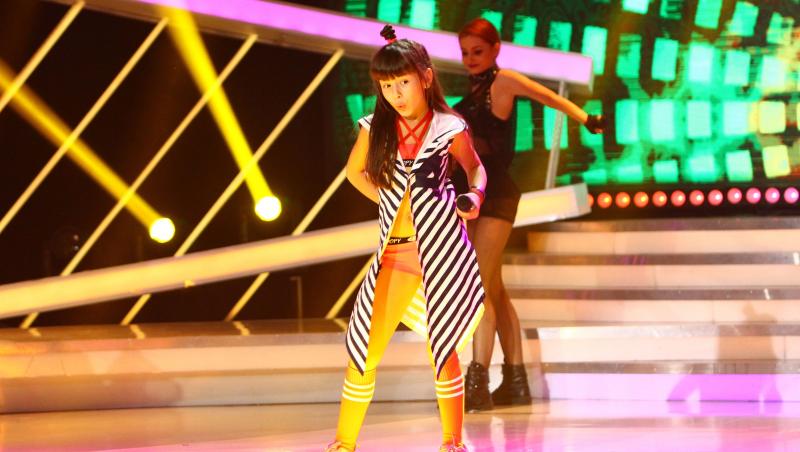 A venit de peste Prut să devină noua stea a muzicii românești. Nicki Minaj, uită-te la Iulia cum se face!