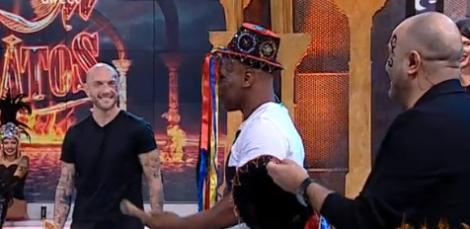 Mike Tyson, provocat să încerce Dansul Călușarilor! Pugilistul chiar a făcut show de zile mari! (VIDEO)