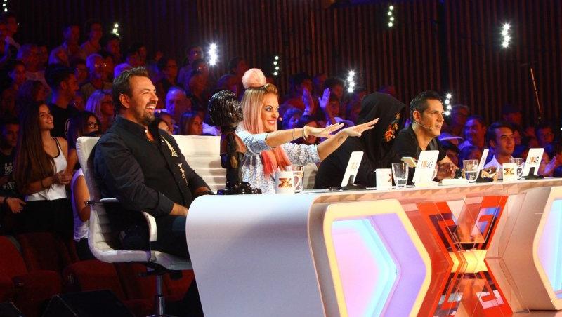 E o seară internațională la X Factor! Super-concurenți, momente emoționante- toate într-un singur show! (LIVE TEXT)