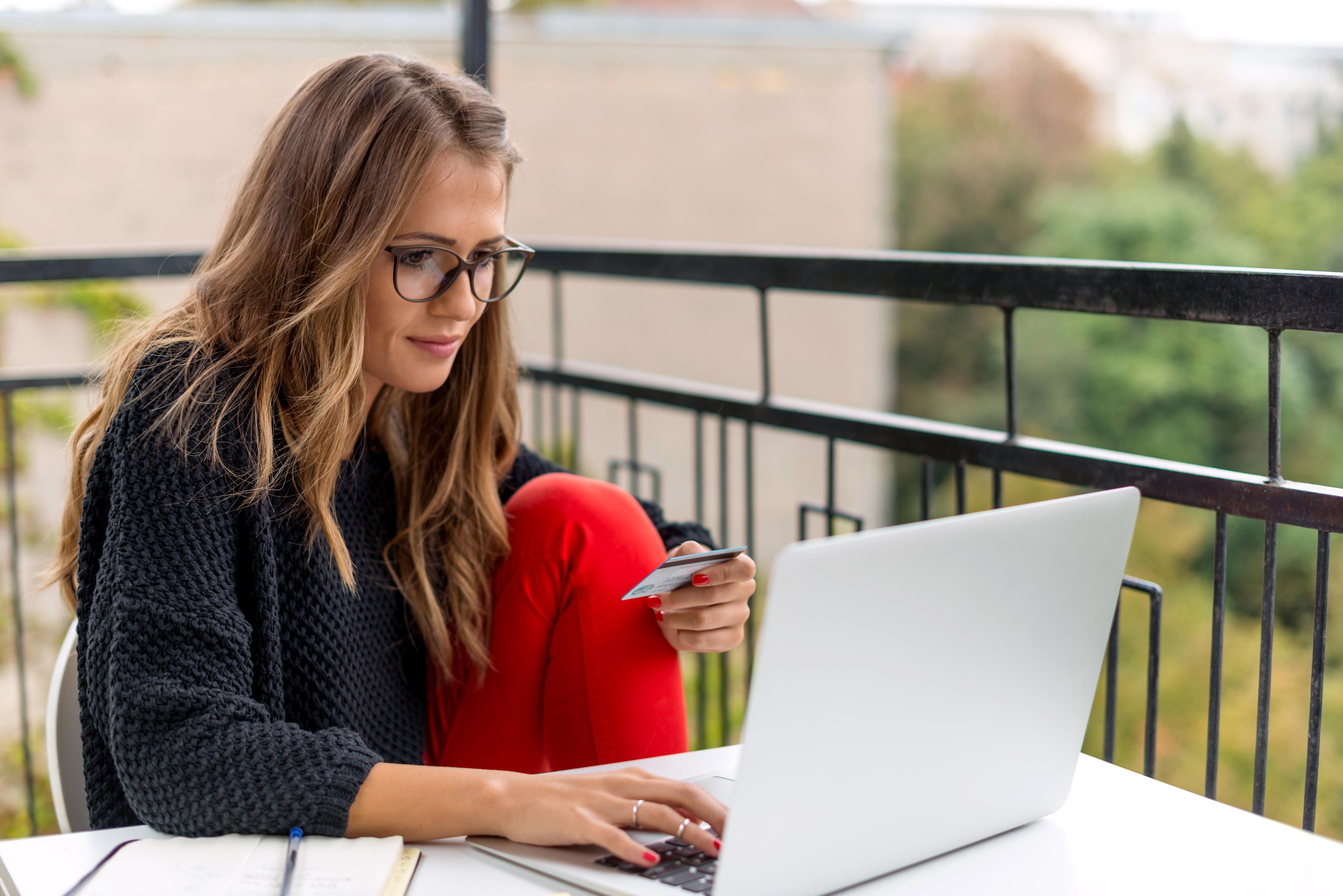 Magazinele online c&acirc;știgă teren! Trei lucruri pe care trebuie să le știi despre ele!