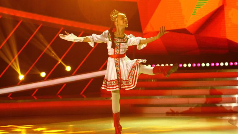 “Uite cum îi joacă picioarele!”. Daria Kimm, micuţa balerină care i-a fermecat pe juraţi cu dansul ei rusesc: “Ai trăit prin dans”