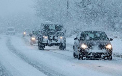Video. Iarna își intră în drepturi. Ninge ABUNDENT în România! Care sunt şoselele afectate