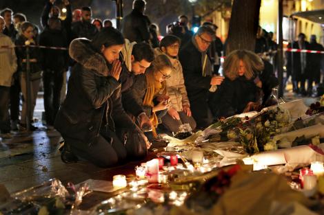 Un an de la atacurile de la Paris. Omagiu adus victimelor atentatelor de la 13 noiembrie