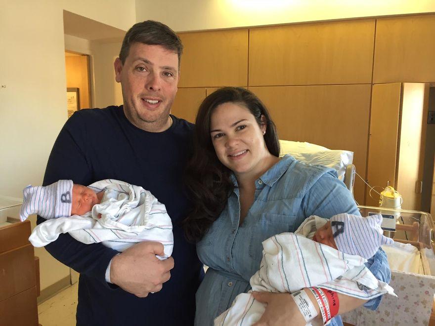 Joac-o p'asta! Avem doi gemeni, fiecare mai mare dec&acirc;t celălalt. Deși primul e născut &icirc;naintea celui de-al doilea, cel de-al doilea e primul!