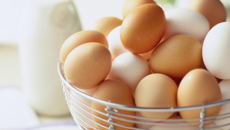 Care e diferența între ouăle albe și cele maronii? Diferența te va surprinde! Acum sigur  vei știi ce să cumperi!