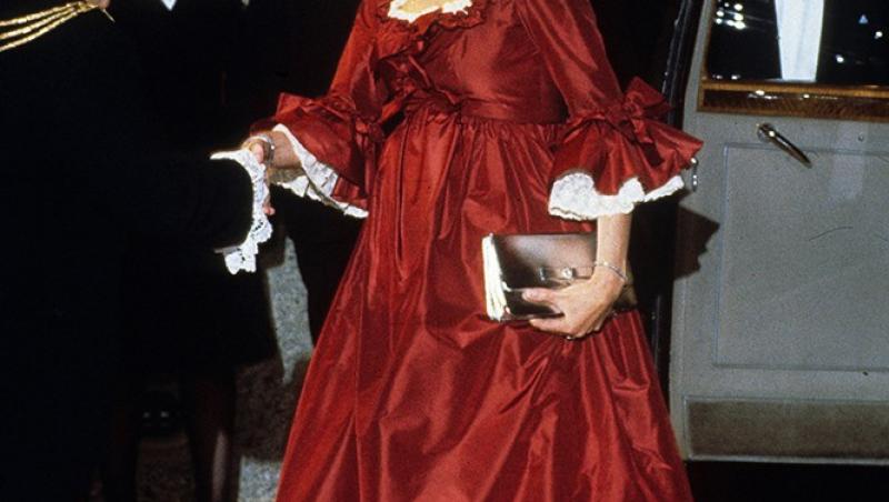 După 20 de ani de la moarte, s-a aflat secretul rochiilor! Povestea din spatele fiecărei ținute purtate de Prințesa Diana