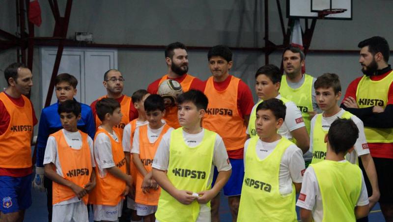 Copiii de la Școala Socială Sportivă Real Madrid: ”Domnului Belo, cu dragoste!”