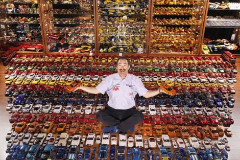 Un libanez se mândrește cu cea mai mare colecție de mașini din lume! Nu poți să le numeri!