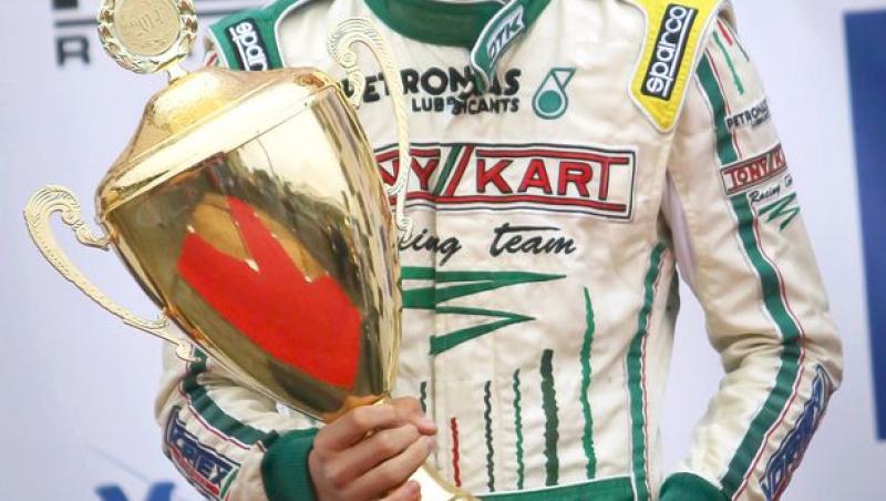 Așa tată, așa fiu! Mick, băiatul lui Michael Schumacher, are 17 ani și continuă să participe la curse pentru părintele său! Adolescentul e copia fidelă a campionului!