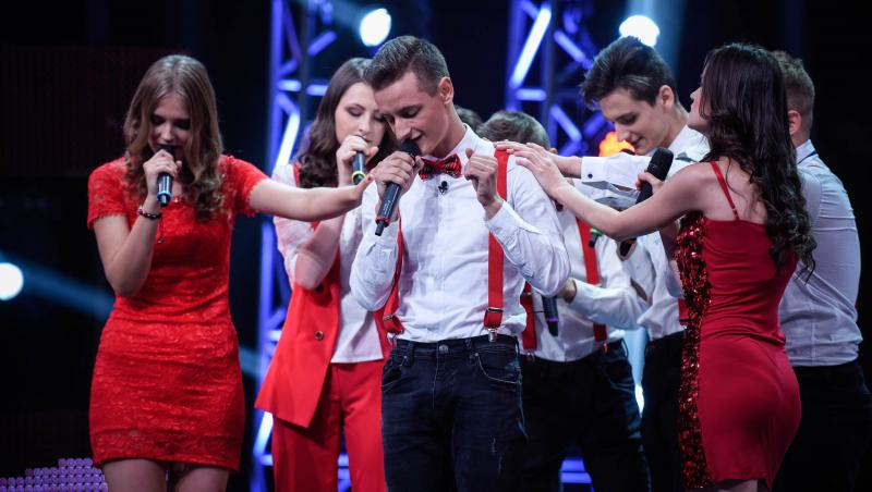 Crescendo Band au adus explozie de energie şi sete de viaţă la “X Factor”! “Tonight We Are Young”, în varianta de opt voci