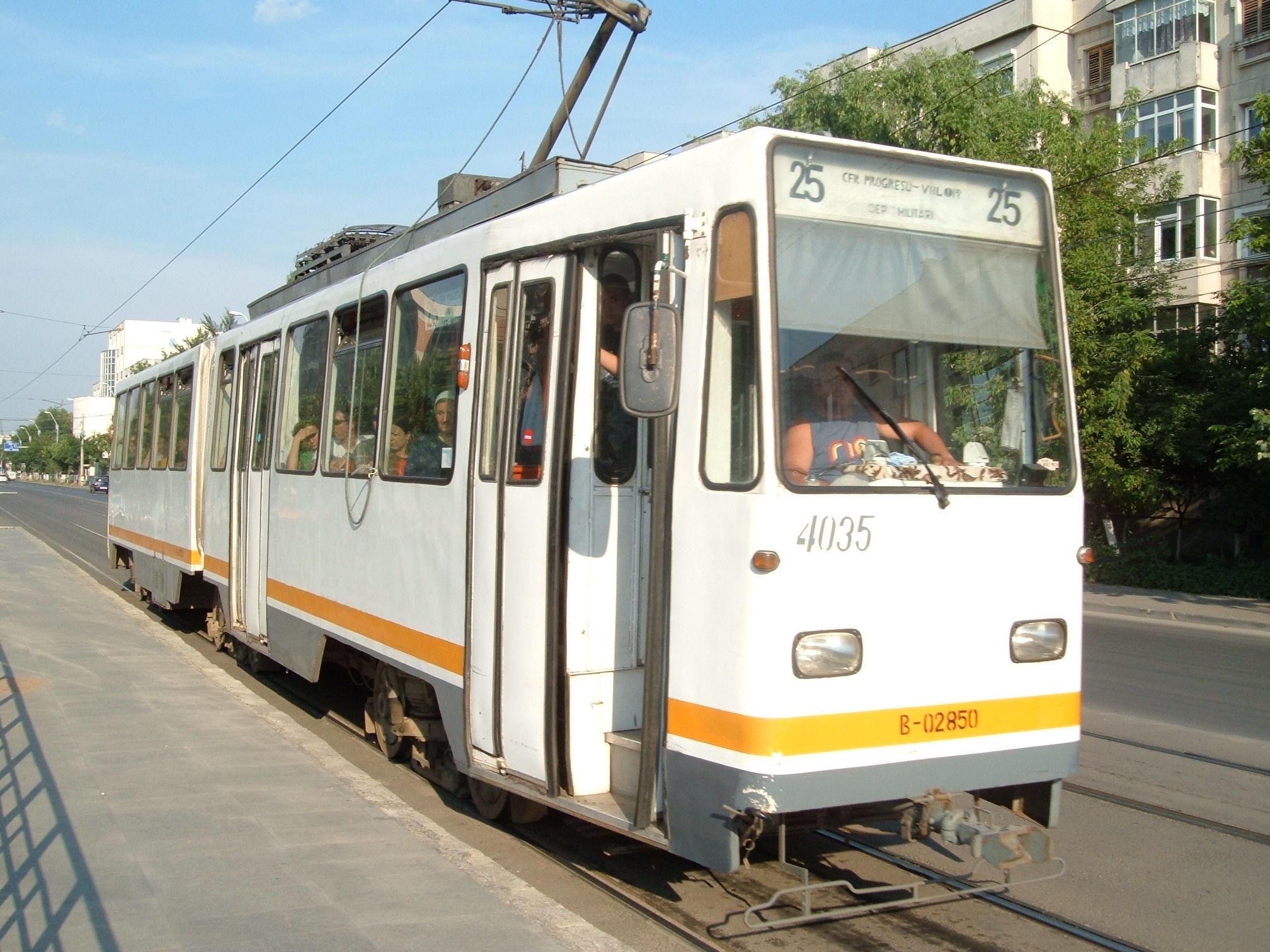 Atenție, bucureșteni!  Tramvaiele liniilor 7 şi 25 circulă pe un traseu modificat din cauza unei avarii la o conductă