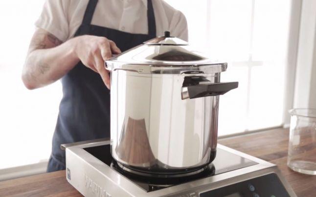 O oală sub presiune a creat panică! O stradă &icirc;ntreagă a fost &icirc;nchisă, iar geniștii și-au făcut apariția