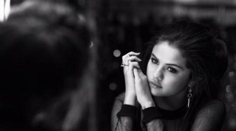 Selena Gomez a reuşit să îşi emoţioneze fanii până la lacrimi: "Am avut totul și am fost distrusă pe interior"