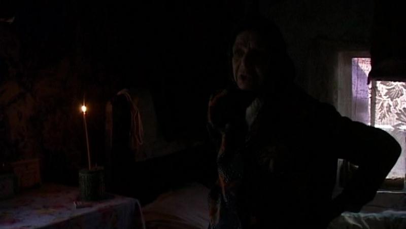 O viață la lumina lumânării: povestea bătrânei nu a avut niciodată curent electric te va emoționa! De 78 de ani, a trăit în întuneric