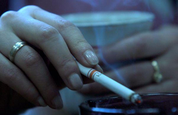 Fumatul &icirc;n &icirc;ncăperile publice ar putea fi permis! Vestea așteptată de toți fumătorii!