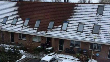Afară ningea, dar zăpada nu se aşeza pe partea asta de acoperiş. Ce au descoperit poliţiştii în interior întrece orice imaginaţie