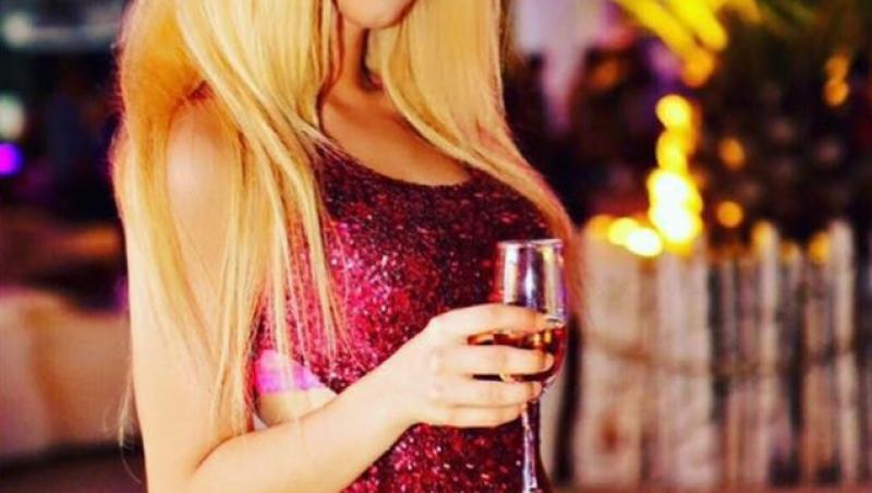 Imaginile pe care Barbie de România le-ar vrea șterse de pe internet! Un cârcotaș: „Ai nasul de purcel și părul tău e șaten de fapt!”