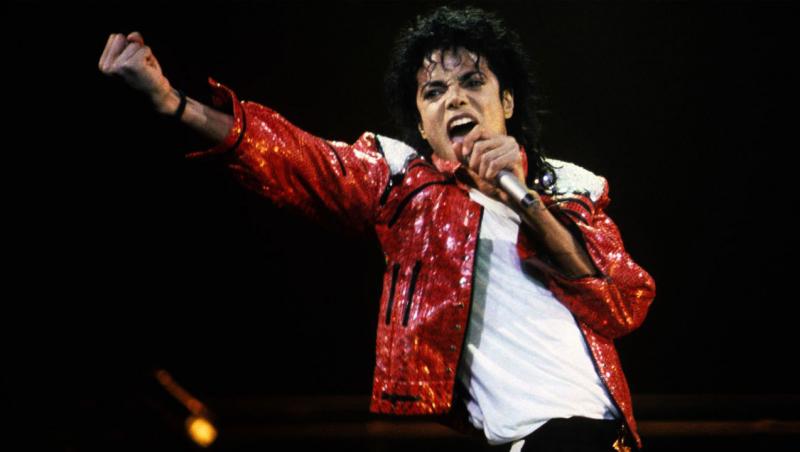 Doamne, parcă nu este el! Cum ar fi arătat Michael Jackson, la 50 de ani, dacă nu apela la operațiile estetice. Imaginea i-a luat prin suprindere pe fani