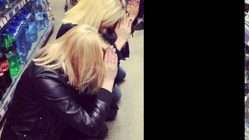 FOTO: Așa să ne ajute Dumnezeu! Trei TINERE au îngenunchiat în mijlocul unui supermarket