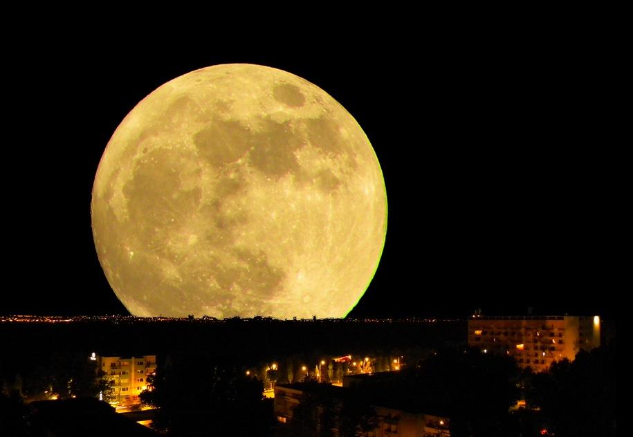 Atentie la SUPERLUNA! Cel mai important eveniment astral! Se va vedea cu ochiul liber! De 70 de ani nu s-a mai vazut la noi