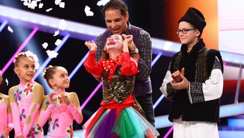 „Fetița-clovn” Daria Zamfir a câștigat cea de-a opta ediție „Next Star” cu un număr fascinant de pantomimă, magie și actorie! Scena a devenit o arenă de circ!
