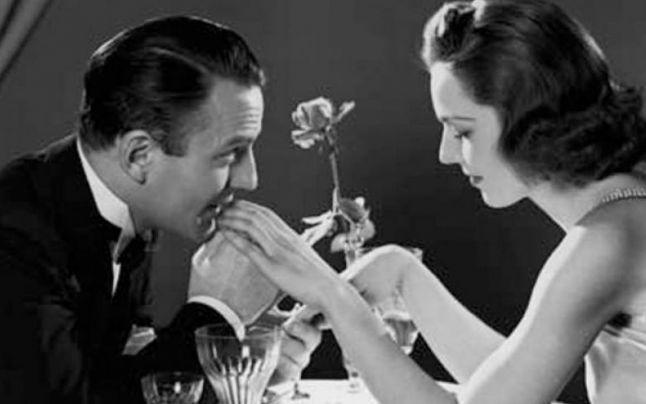 Unde să nu refuzi NICIODATĂ o băutură şi c&acirc;nd trebuie să menţii neapărat contactul vizual. Reguli de purtare &icirc;n alte ţări