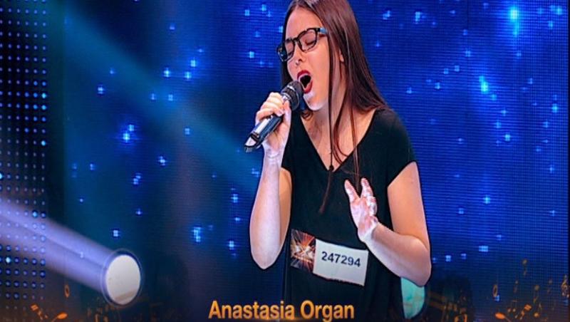 Carla’s Dreams, în juriu și pe scenă! Anastasia Organ: ”Am fost tot timpul bună la purtat măști!” Cei dragi n-au susținut-o, dar a demonstrat la X Factor că vocea o poate duce departe