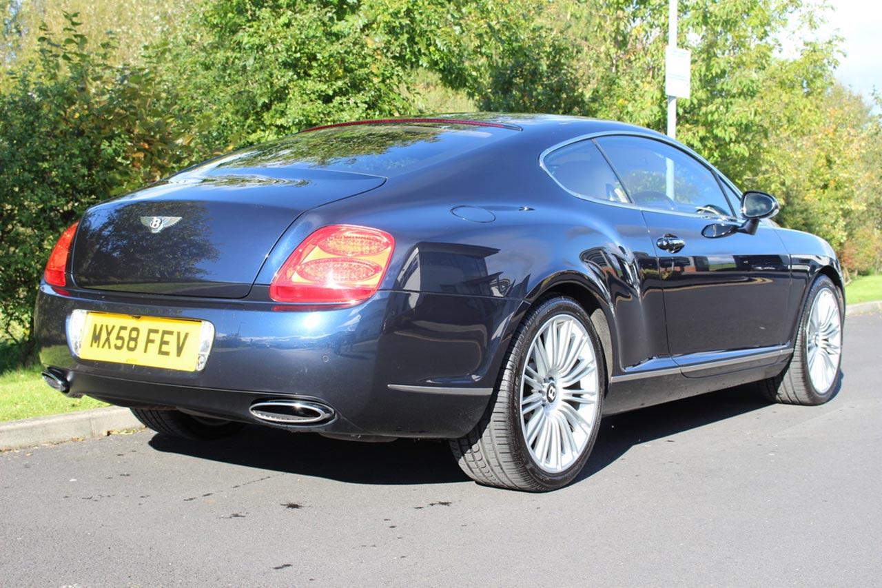 Cristiano Ronaldo isi vinde Bentley-ul!