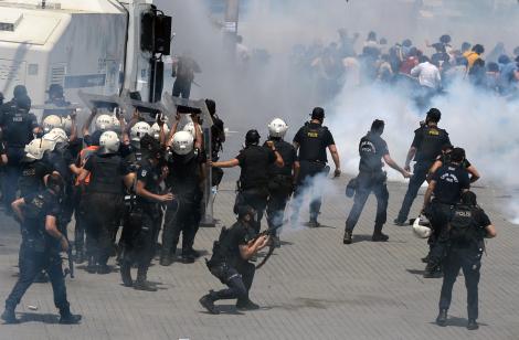 Turcia: Proteste violente la Istanbul, poliția intervine cu tunuri de apă și gaze lacrimogene