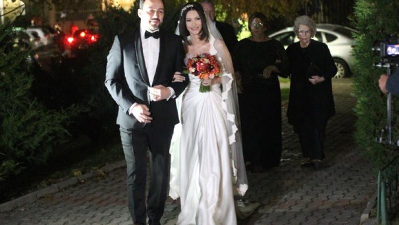 Și-au jurat credință și dragoste în fața lui Dumnezeu! Andreea Berecleanu şi Constantin Stan s-au căsătorit religios. Casă de piatră!